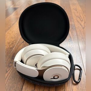 Beats Solo Pro Wireless Noise Cancellation Headphones-Ivory- Case Included